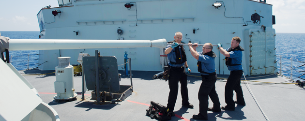 '="weapons tech hmcs fredericton"