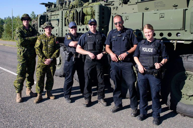 RCMP And CAF Team Up To Help B.C. Residents : Pacific Navy News