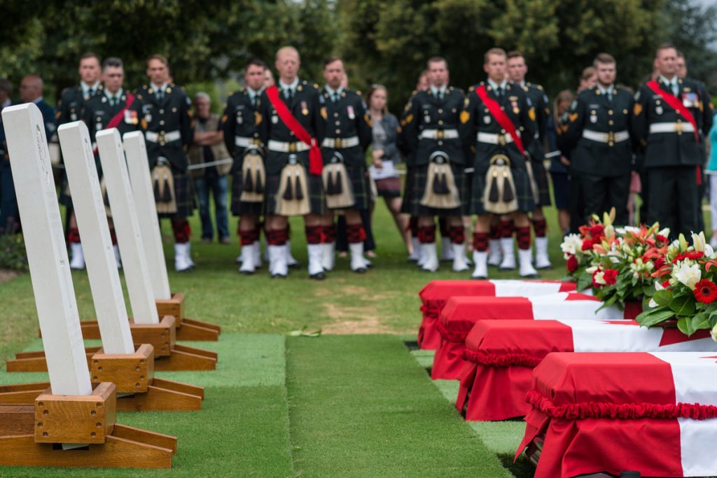 Soldiers from the Canadian Scottish Regiment of Victoria and the Royal New Brunswick Regiment of Fredericton stand at ease alongside the final resting place of four Canadian First World War soldiers who died at the Battle of Hill 70. Photos by MCpl True-dee McCarthy