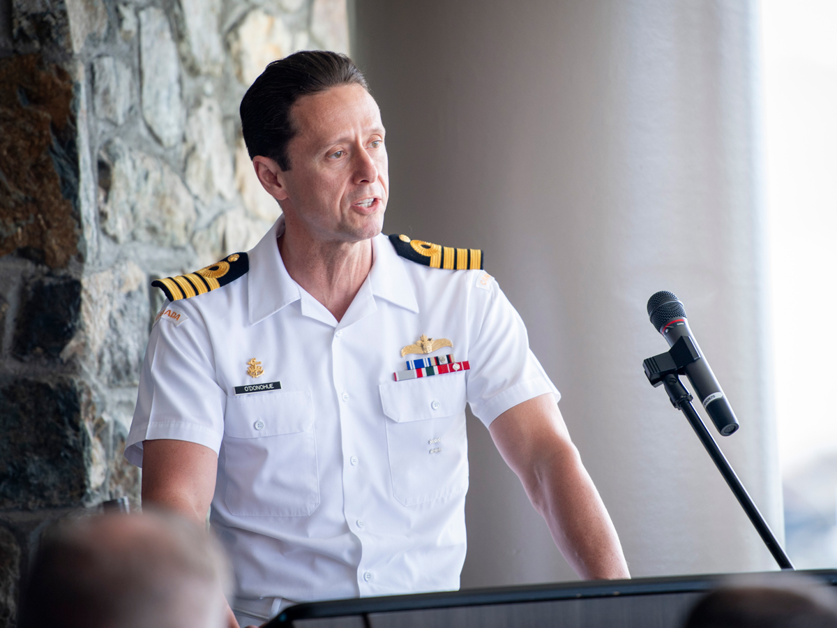 Le Capitaine de vaisseau Mark O’Donohue, 
commandant adjoint sortant 
de la Flotte canadienne du Pacifique.
