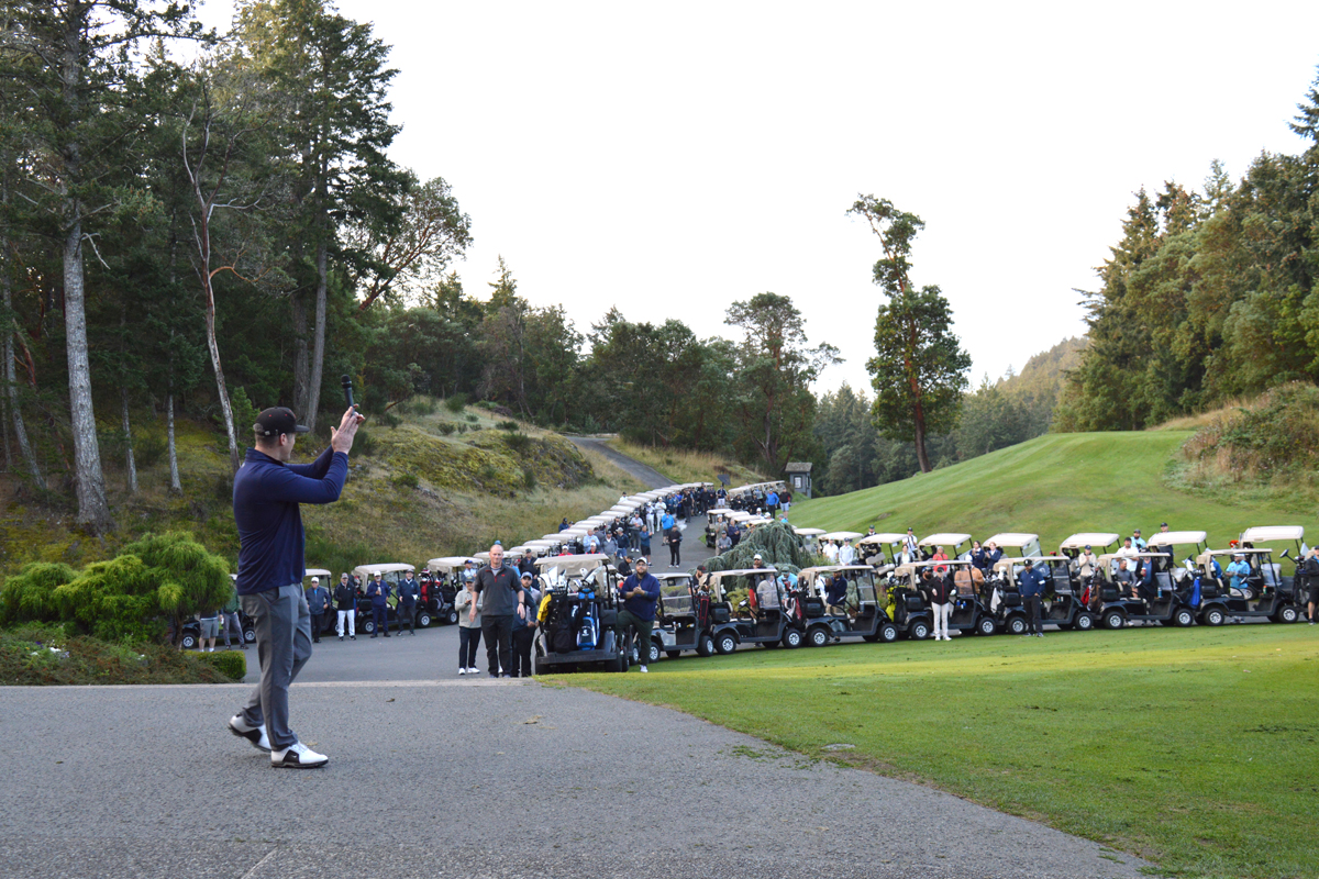 Captain (Navy) Kevin Whiteside, CFB Esquimalt Base Commander, kicks off the Base Commander’s Golf Tournament at Olympic View Golf Course on Sept. 19.