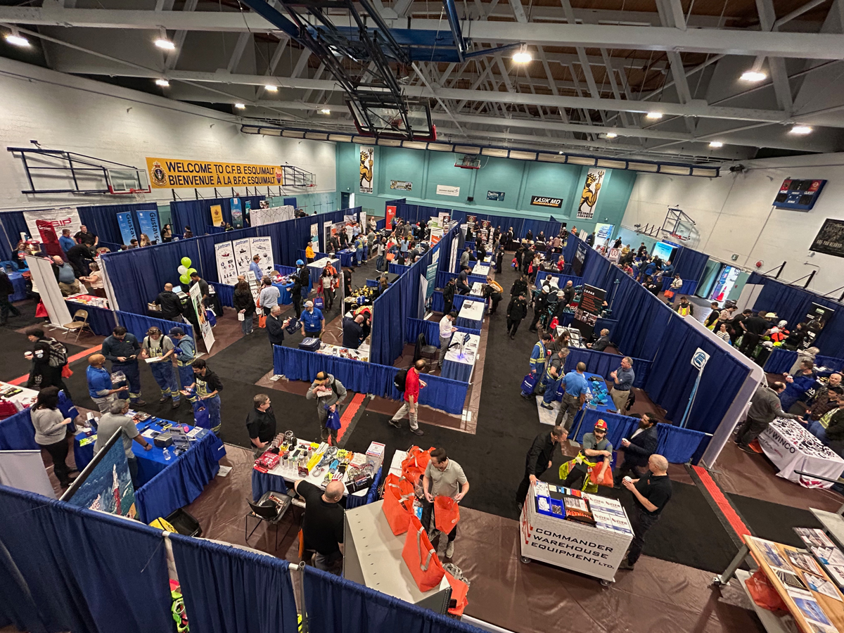 Le salon Ship-to-Shore Industrial Tradeshow a rassemblé des vendeurs de tout le pays pour présenter leurs produits et services le 8 octobre au Naden Athletic Centre. Photos : Paul Dagonese, journal Lookout

