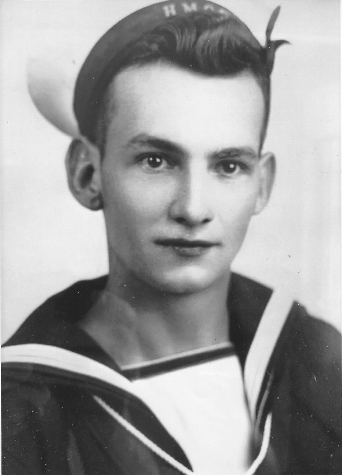 Pendant la Seconde Guerre mondiale, Allan White s'est joint à la Réserve des volontaires de la Marine royale du Canada (RVMRC) au NCSM Unicorn à Saskatoon, en Saskatchewan.