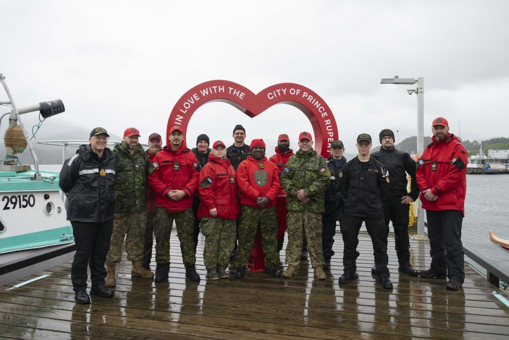 Group photo of members of 4th Canadian Ranger Patrol Group and members of the Royal Canadian Navy at Cow Bay Marina, Prince Rupert on 28 May 2025.
Photo Credit: Sailor 2nd Class Jordan Schilstra, MARPAC Imaging Services