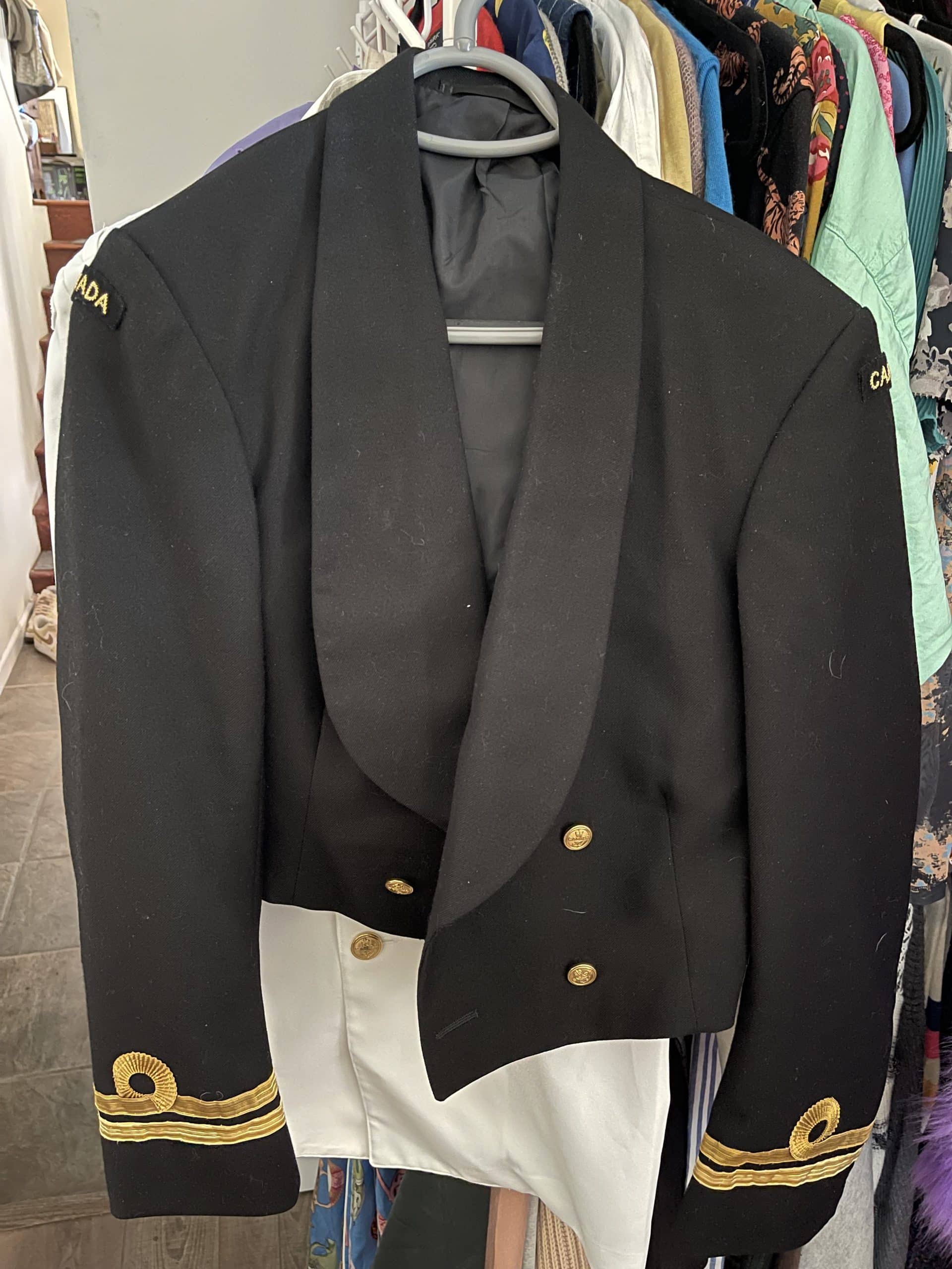 Navy officer mess kit size 40 with gold braid 091825