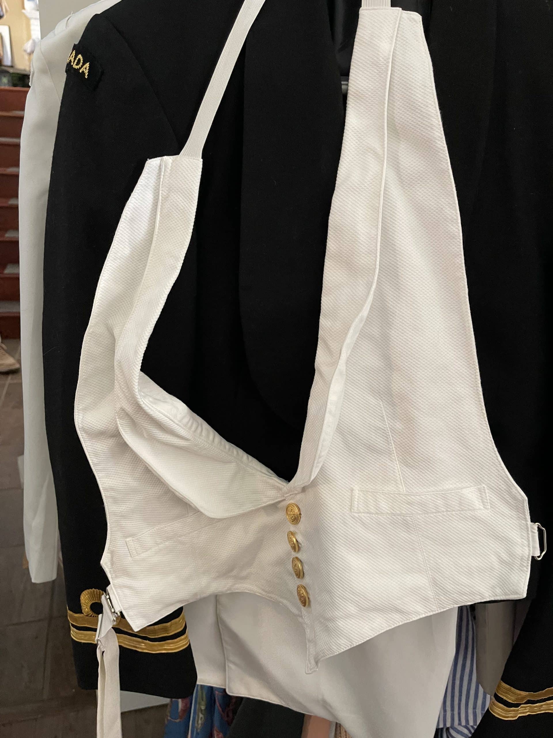 Navy officer mess kit size 40 with gold braid 091825