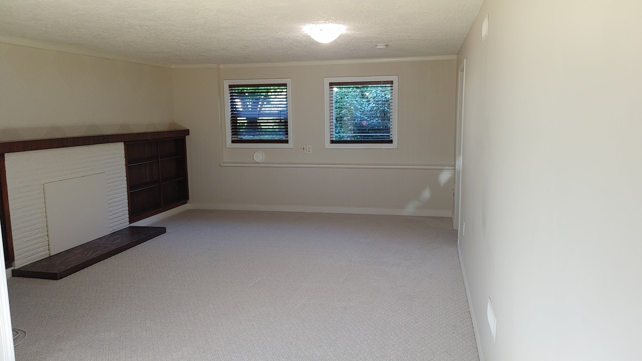 Large 1 Bedroom Basement Suite – 100625