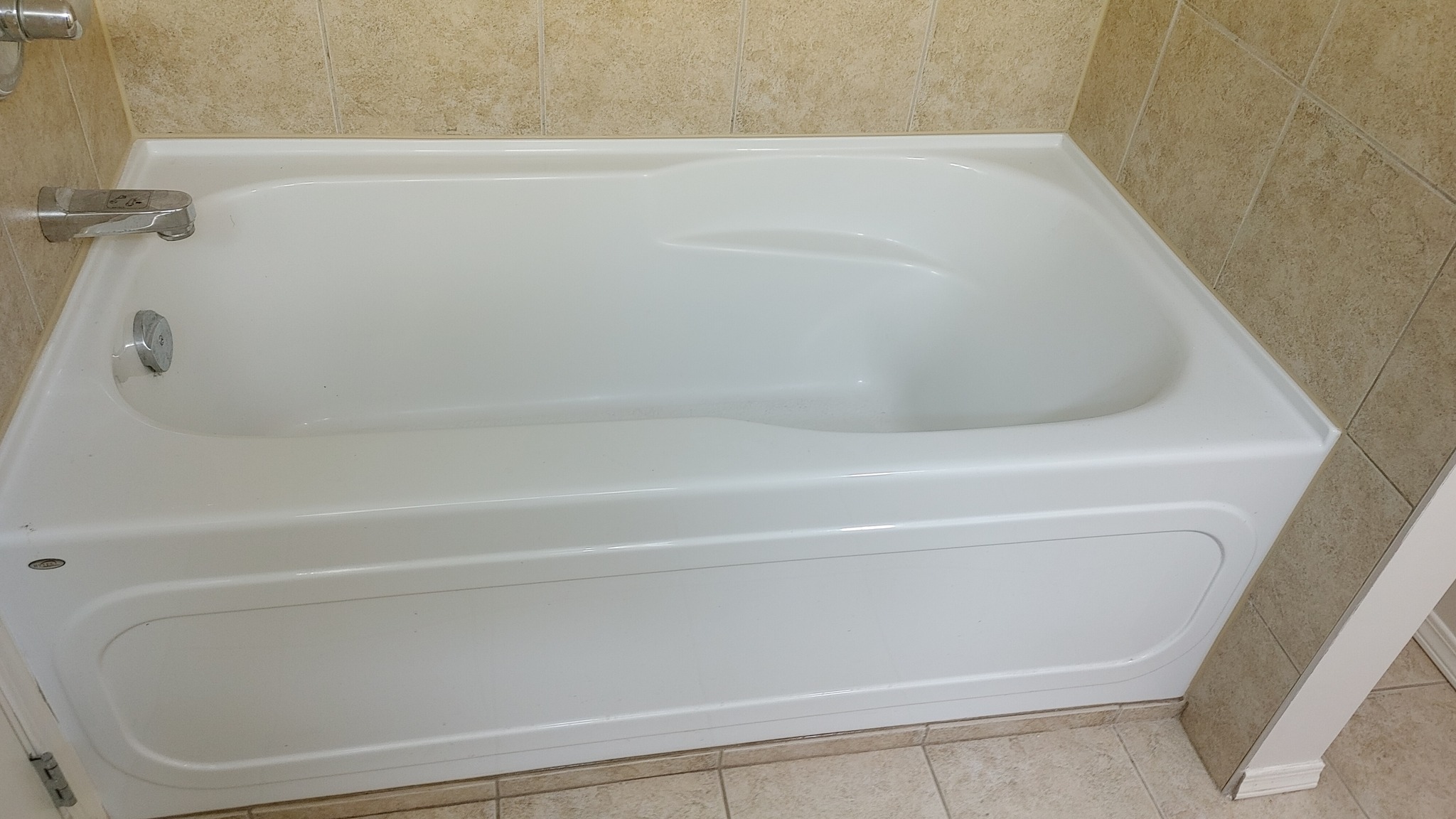 Large 1 Bedroom Basement Suite – 100625