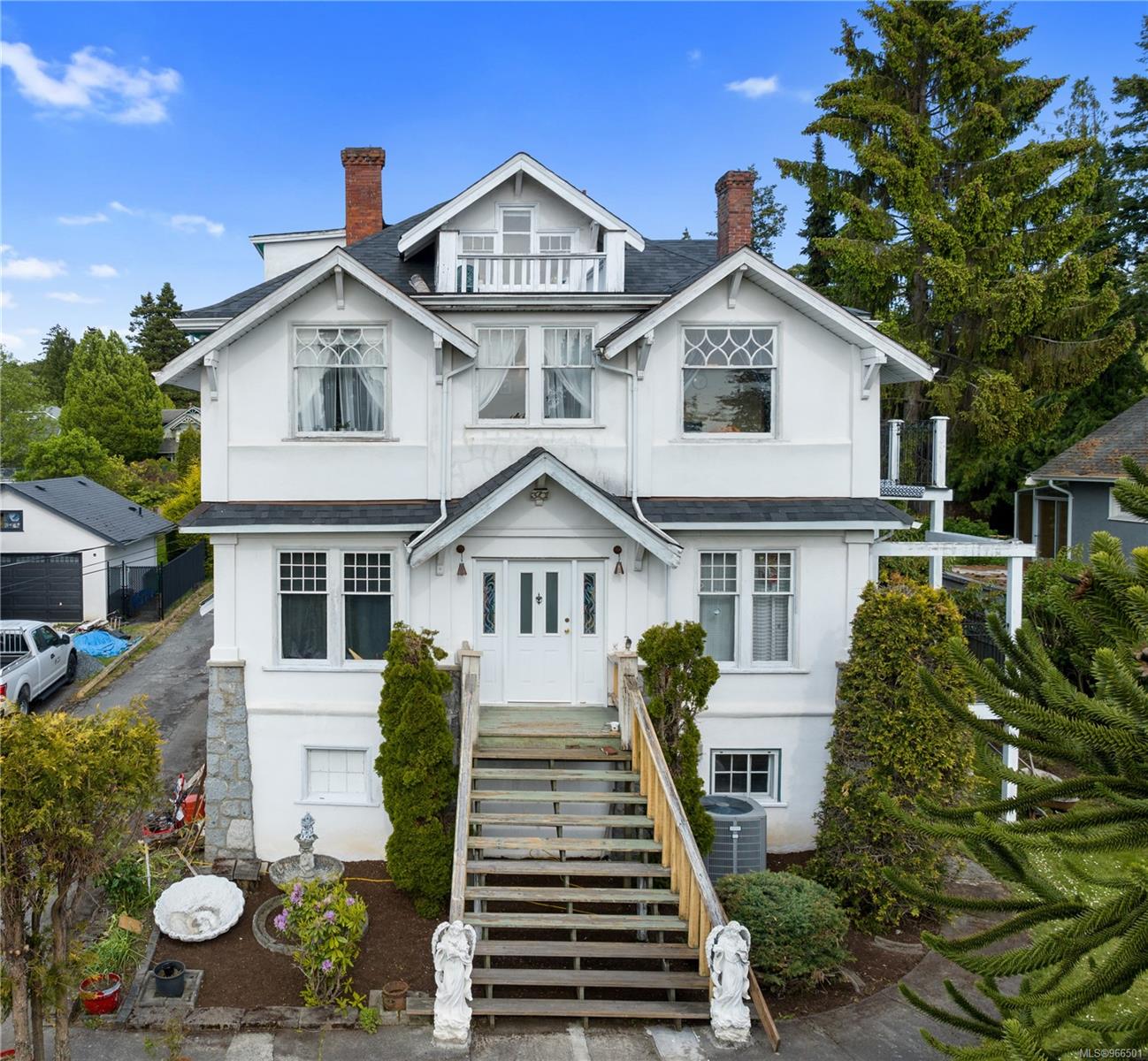 Character Loft Apartment near Swan Lake