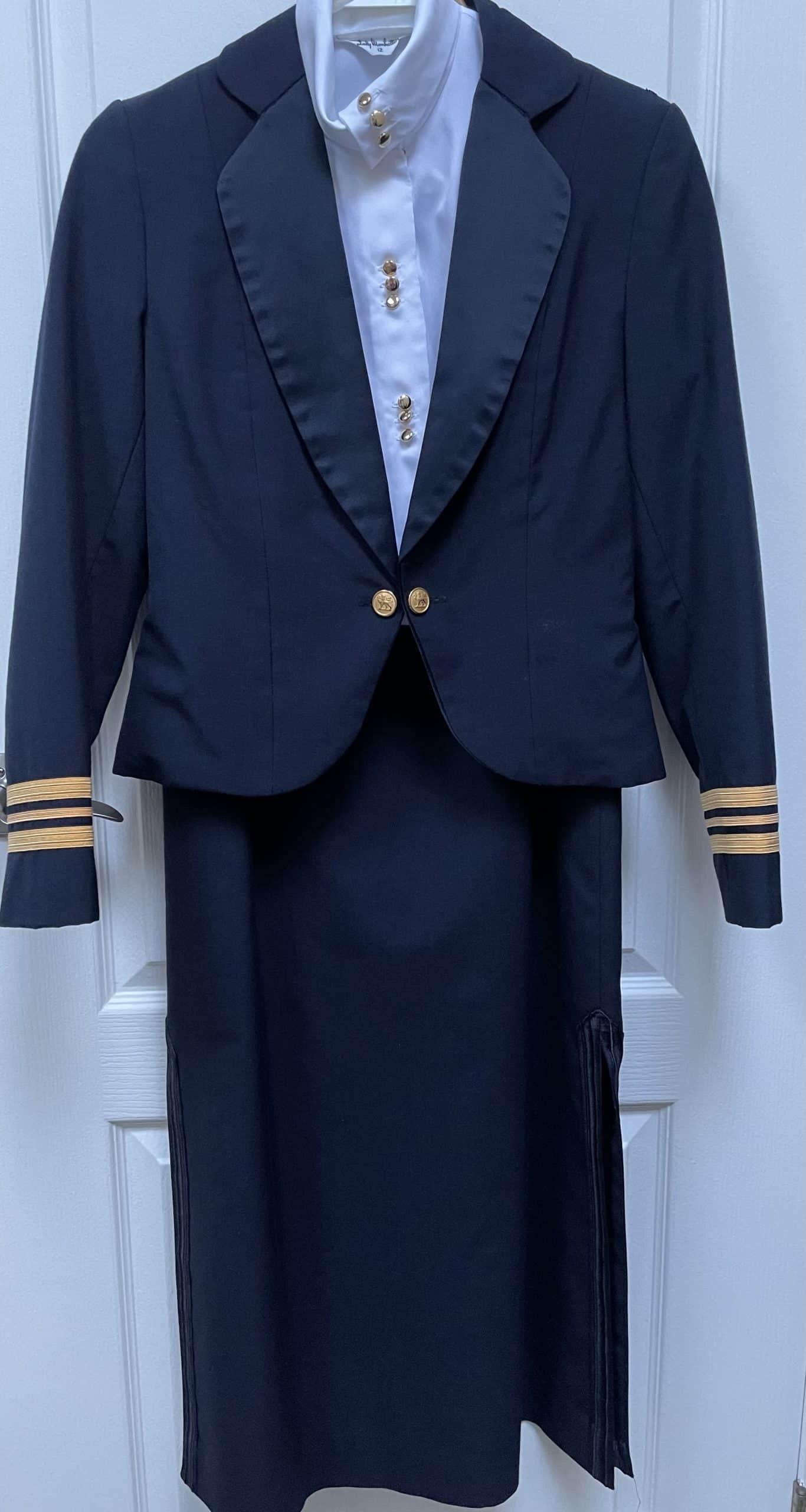 TENU DE MESS FÉMININ