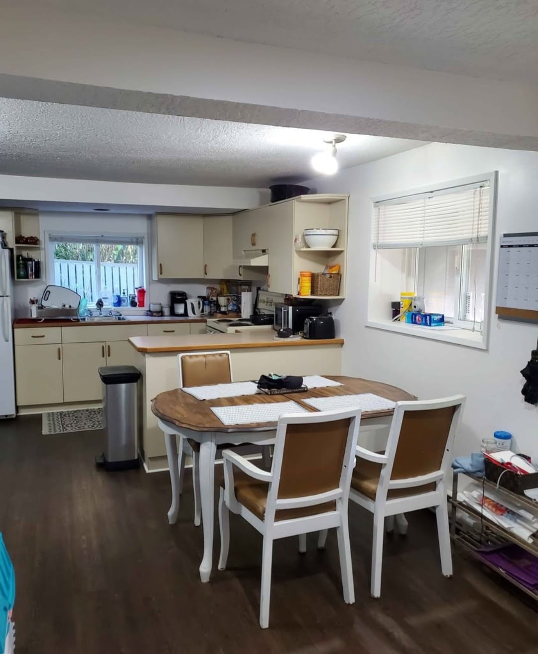 2 bdr, 1 bath, Hydro included near CFB entrance 111025