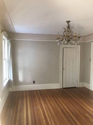 Apartment for Rent in a Converted Mansion – Upper Quadra St