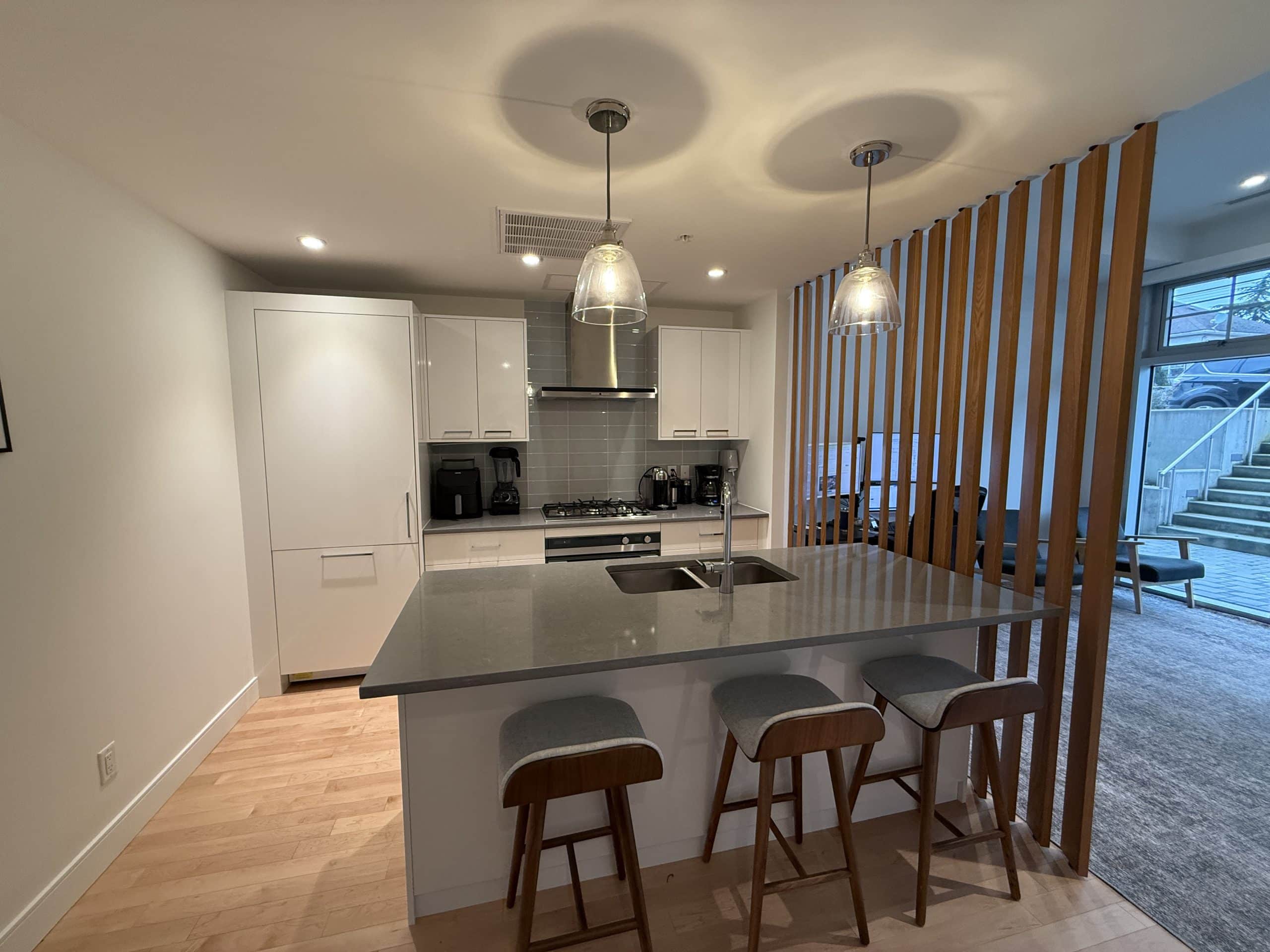 West Bay Quay – Street Level 2 Bedroom 1 Bathroom – For Lease