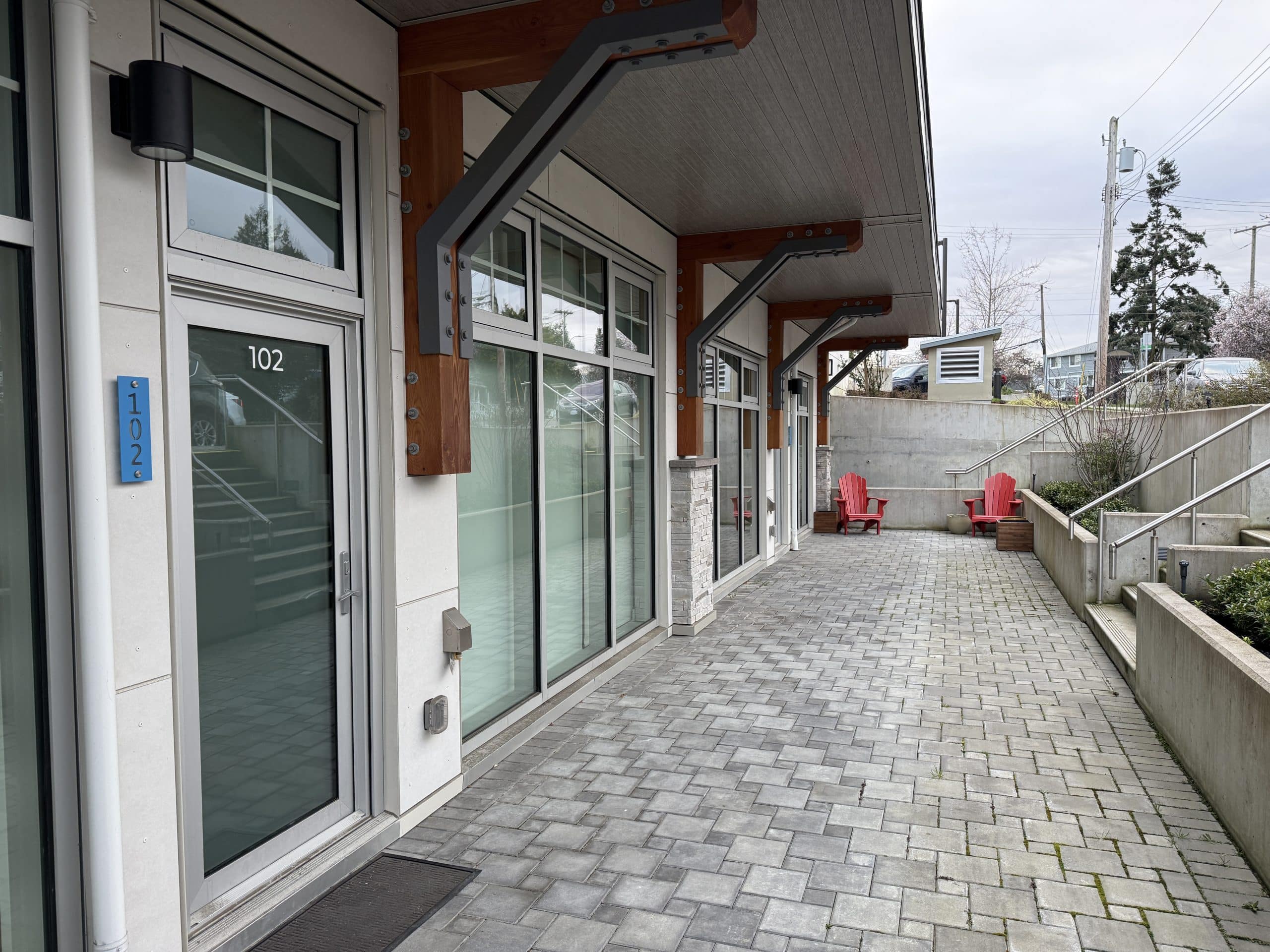 West Bay Quay – Street Level 2 Bedroom 1 Bathroom – For Lease
