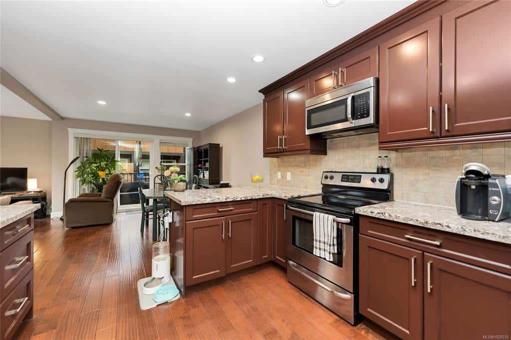 Maison en rangée à Langford : 4 chambres, 4 salles de bain – 659 000 $
