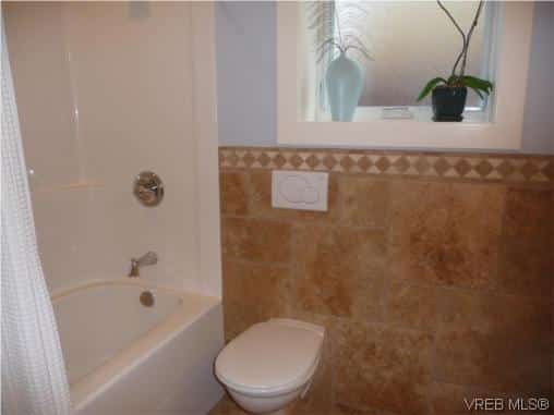 1 bedroom suite to rent in house close to CFB Esquimalt $1,750 / month – Sept 1st