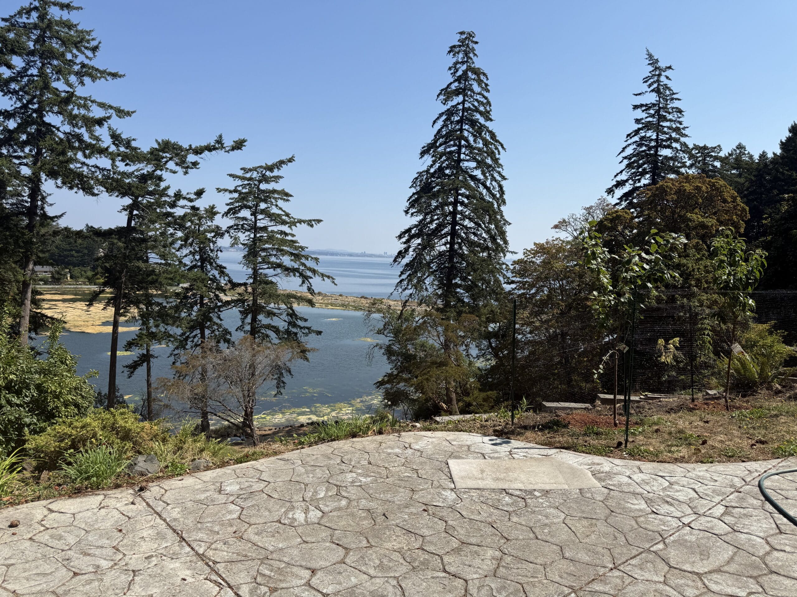 Quiet Waterfront 2-Bed Suite | 5-Min Walk to Metchosin CFB Base